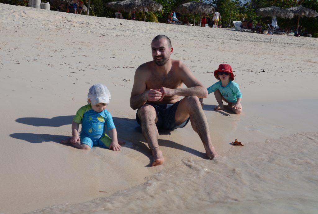 Enfants à la plage Cuba
