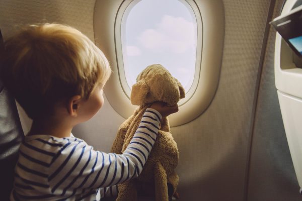 Avion avec bébé et enfant : quels sièges choisir